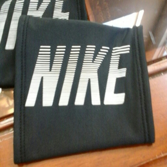 Brand new without tags Nike wrist bands (pair) - Picture 2 of 4