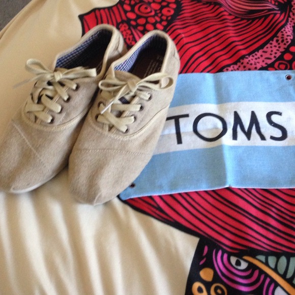 TOMS women's burlap cordones size 6