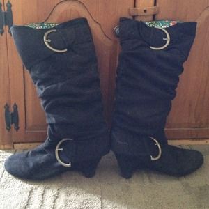 Black tall slouchy boots