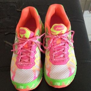 Asics gel-noosa tri 9 kid's size 5 ON HOLD