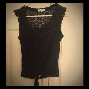 Black lace cap-sleeved Aeropostale tie-front shirt