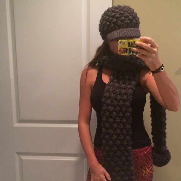 Juicy hat and scarf