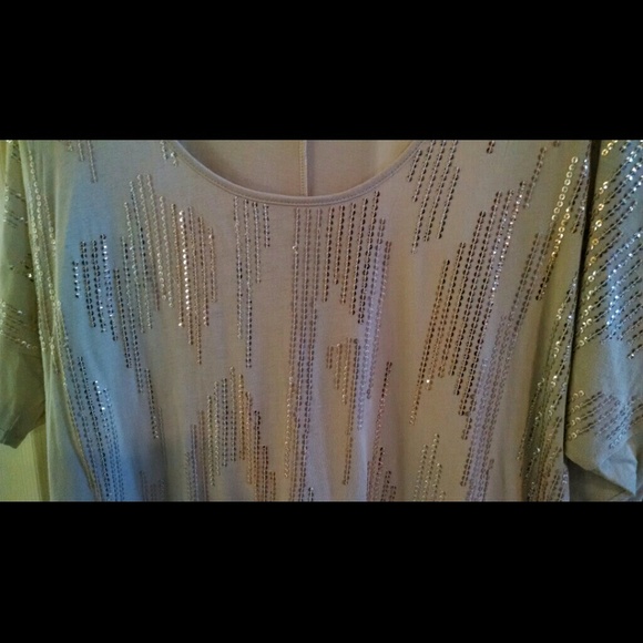 Express sequin front shirt - Picture 2 of 3