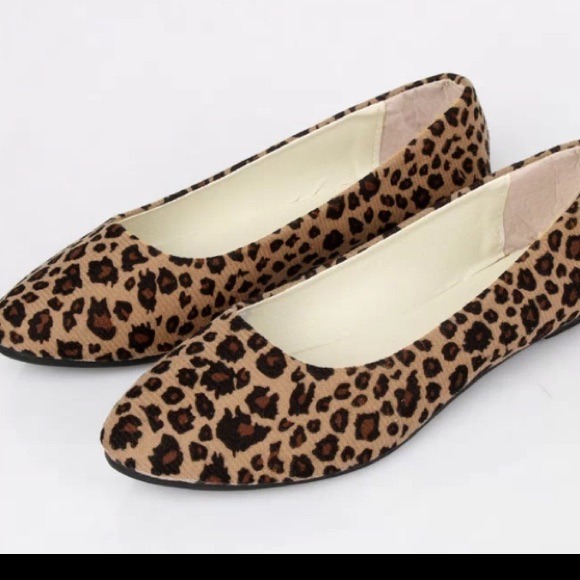 Woman's leopard print ballet ballerina
