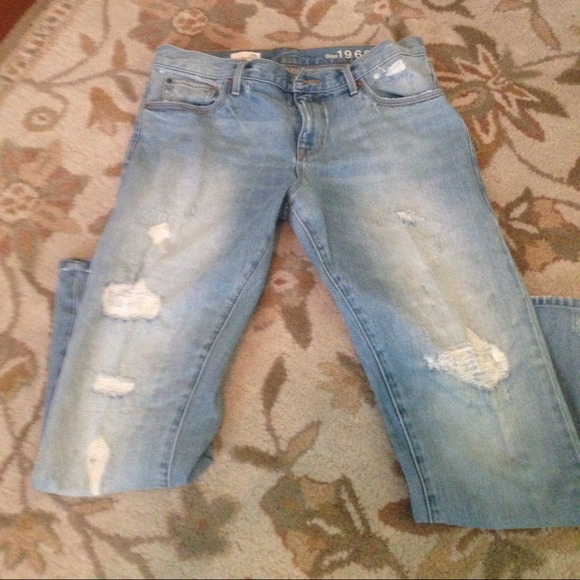 Reserved..sexy boyfriend distressed jeans