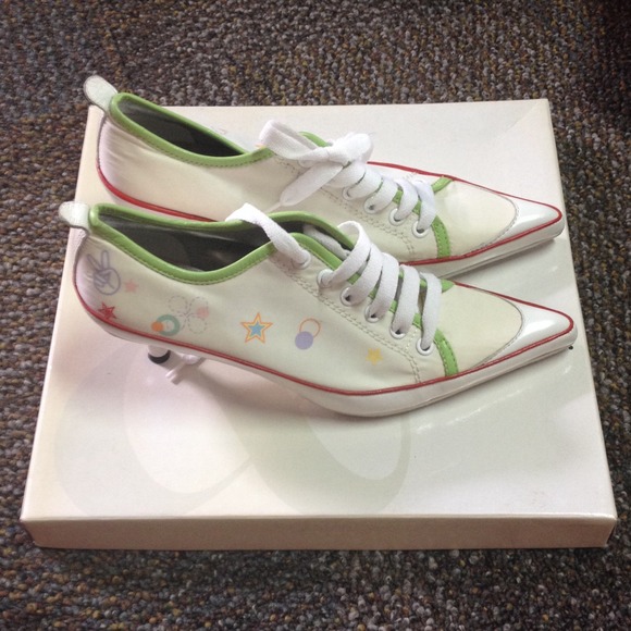 Casual shoes