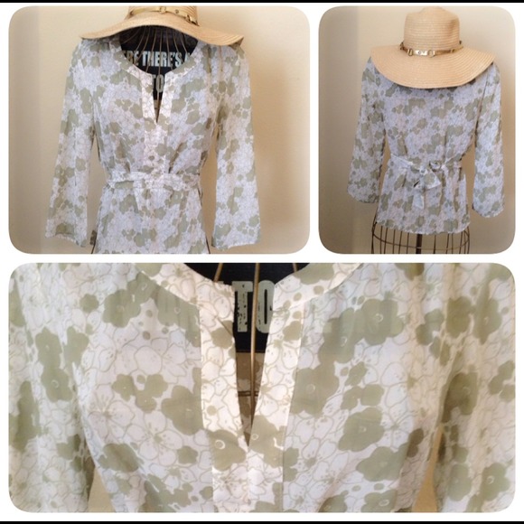 Floral green and white georgette blouse 🎉sale🎉 - Picture 1 of 3