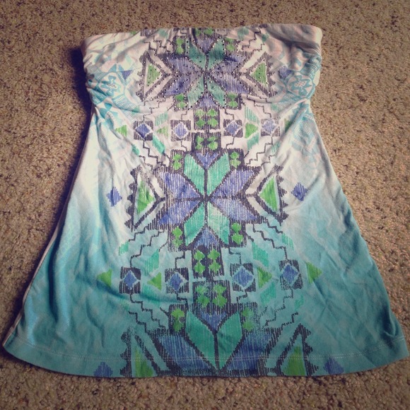 Cute strapless top!
