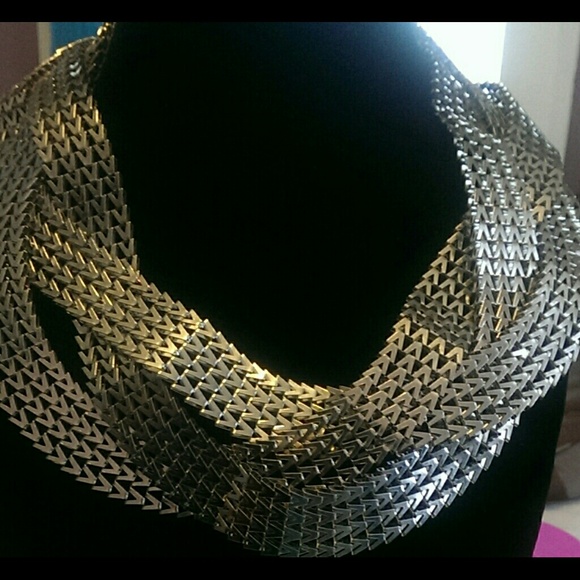 Jewelry - Exotic chunky  statement