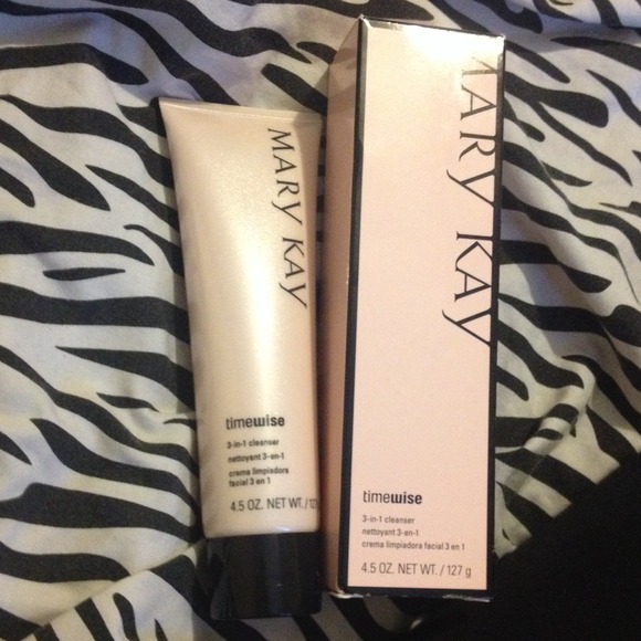 Mary Kay 3 in 1 face cleanser