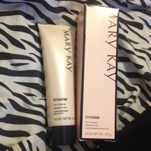 Mary Kay 3 in 1 face cleanser