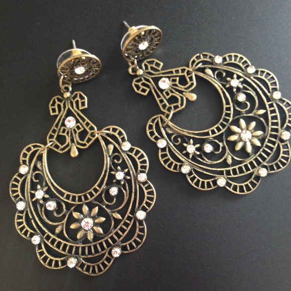 🎉HP 10/17/14 🎉✨Stunning Drop Dangle earrings✨ - Picture 2 of 3