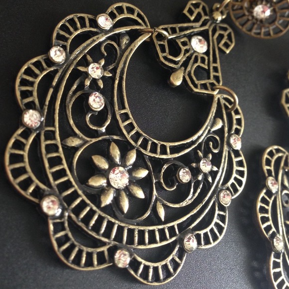 🎉HP 10/17/14 🎉✨Stunning Drop Dangle earrings✨ - Picture 3 of 3