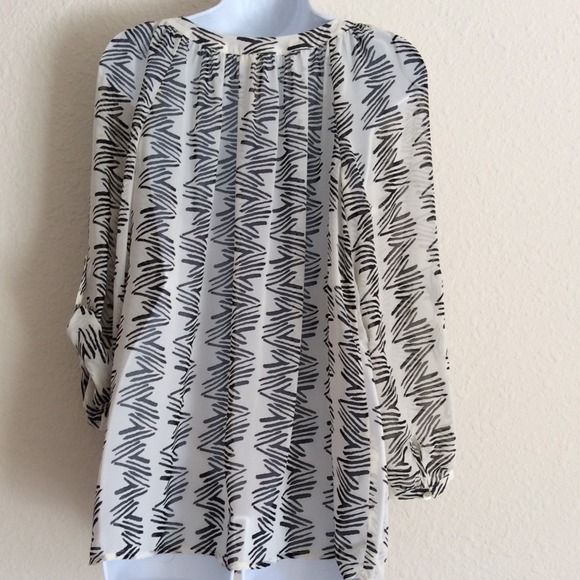 Bellatrix Black & white adjustable sleeve top - Picture 2 of 4