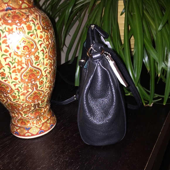 🎉HP🎉Black Leather Crossbody Bag Silver Trim - Picture 4 of 4