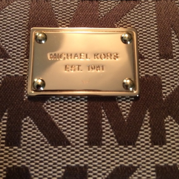 Authentic Michael Kors Wallet - Picture 2 of 4