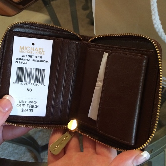 Authentic Michael Kors Wallet - Picture 3 of 4