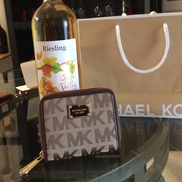 Authentic Michael Kors Wallet - Picture 4 of 4