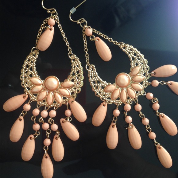 🎉HP- 03/21/15🎉Gorgeous Earrings✨💃 - Picture 2 of 4