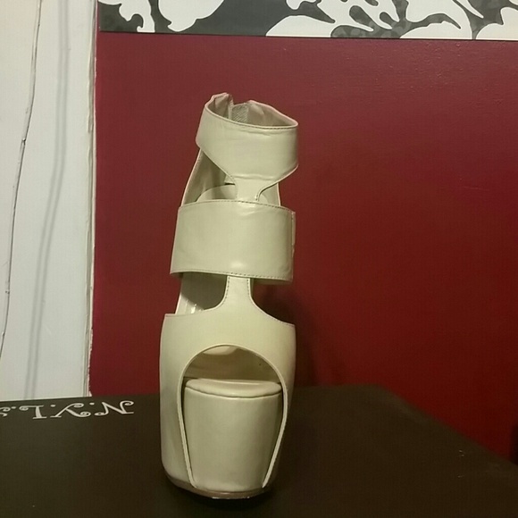 N.Y.L.A Rexie pumps in off-white size 7.5 - Picture 2 of 3