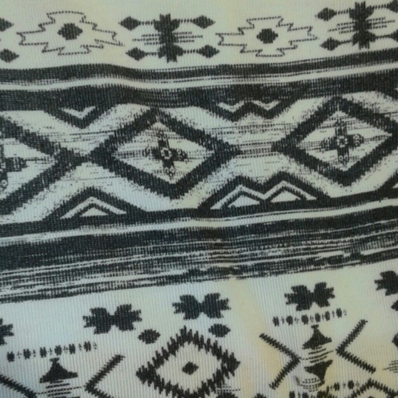 Tribal crop top - Picture 3 of 3