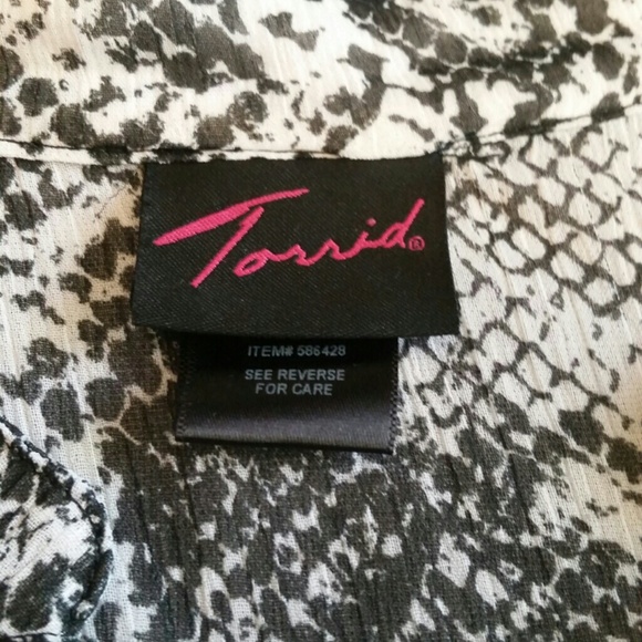 *SOLD* Snakeskin Patterned Blouse - Picture 3 of 4