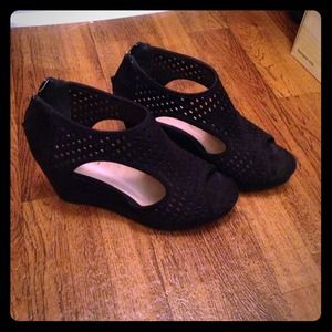 💢SOLD💢 Black wedges