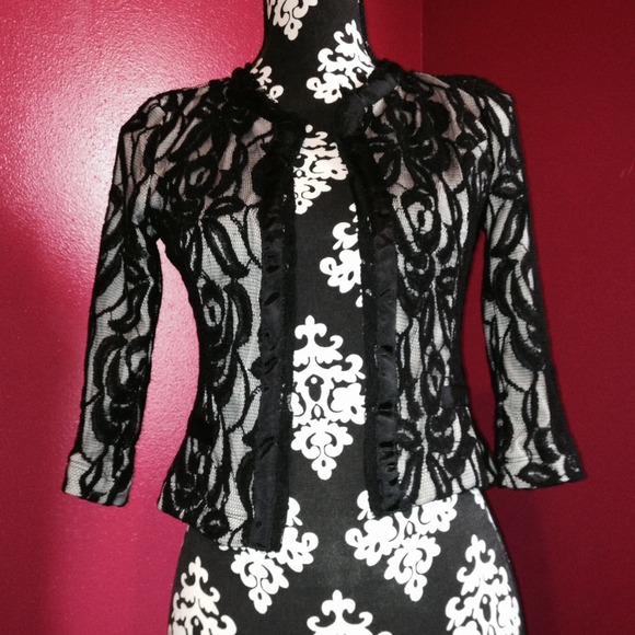 All-over lace black blazer