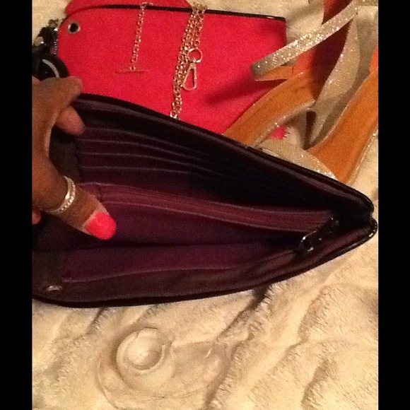 FASHION CLUTCH BAGS - Picture 3 of 4