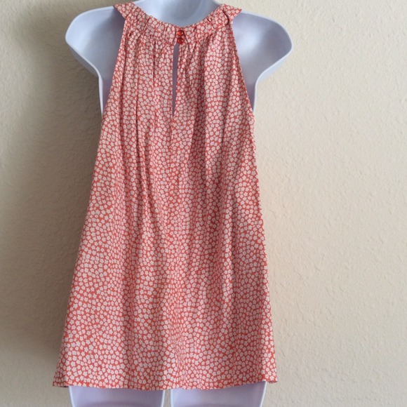 Valerie Bertinelli sleeveless keyhole top - Picture 2 of 3