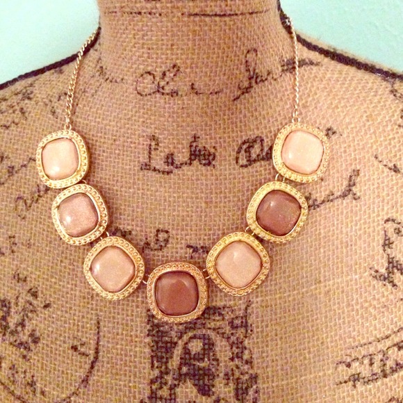 NY&Co neutrals necklace