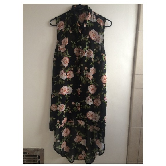 Sleeveless collared floral print shirt