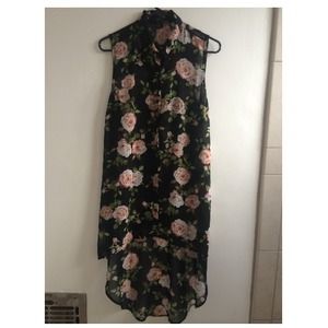 Sleeveless collared floral print shirt