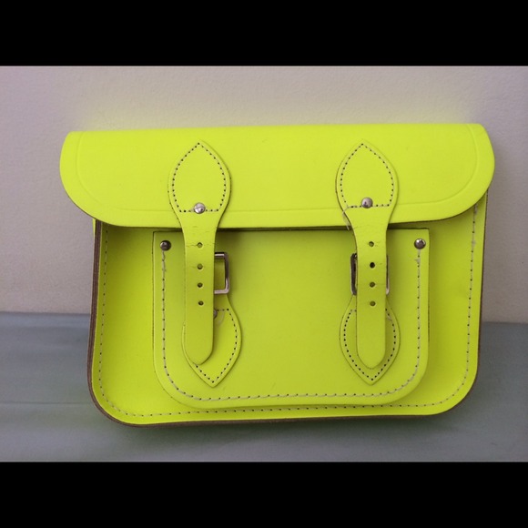 Cambridge Satchel The classic 11" Neon yellow