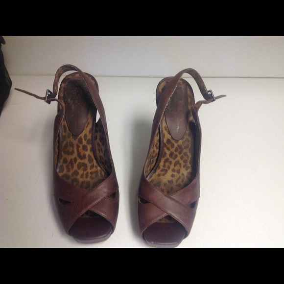 Brown leather Jessica Simpson heels.