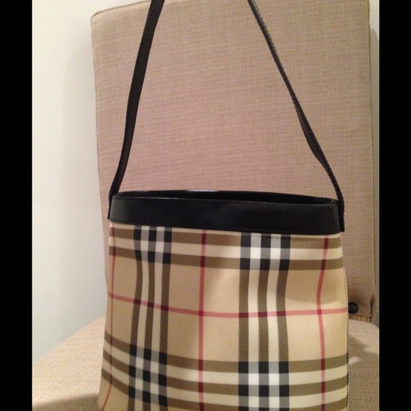 Small Burberry purse with black trim - Picture 3 of 4