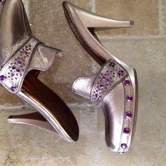 Leather mules