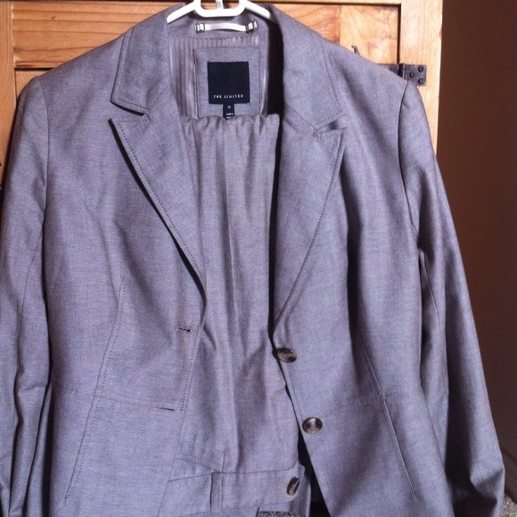 NWOT Limited Beige/Earthtone Suit Size 12 Short.