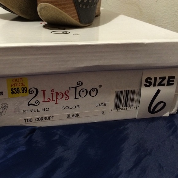 🚫SOLD🚫💕 Grey wedges 💕 - Picture 3 of 4