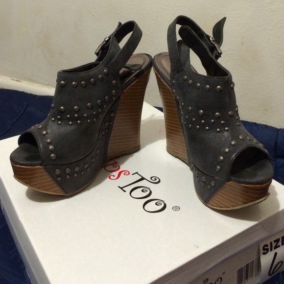 🚫SOLD🚫💕 Grey wedges 💕 - Picture 4 of 4