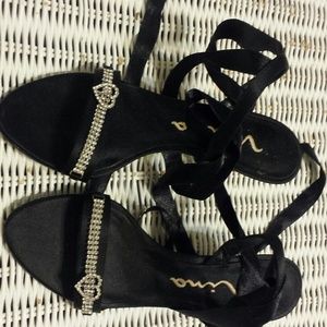 NINA stilettos. ..With DIAMOND ACCENTS...Sz.7