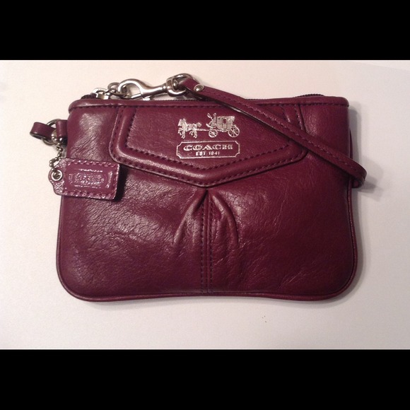 ❌SOLD❌ Plum Wristlet