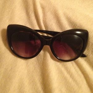 Cat eye sunglasses