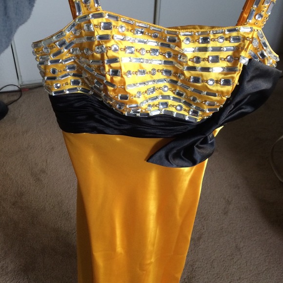 Special occasion dress - Picture 3 of 4
