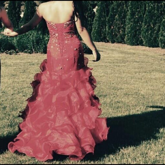 RUFFLED RED PROM DRESS - Picture 4 of 4
