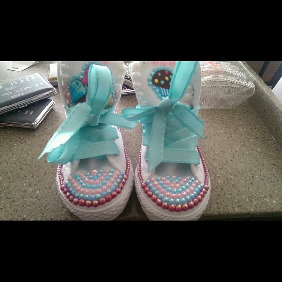 Customized Converse - Picture 3 of 4