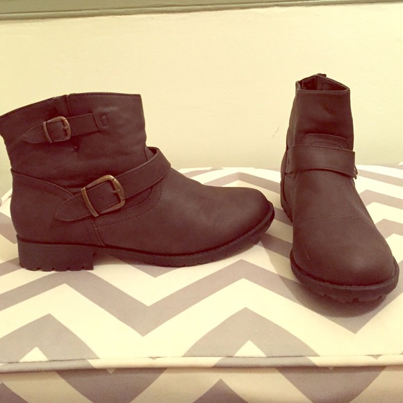 Brown boot from American Eagle-lined with faux fur