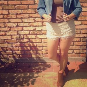 Sans Souci cream lace shorts