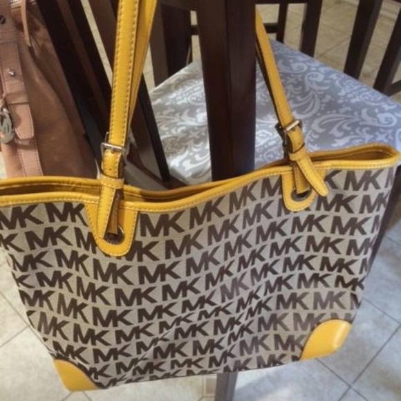 Michael kors tote