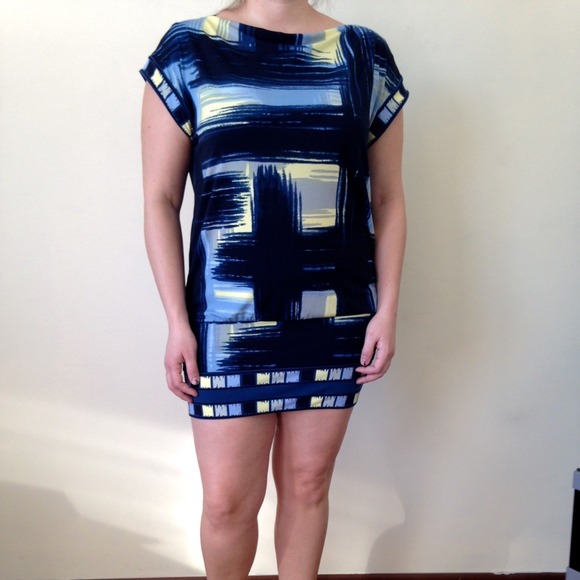 🎉🎉HP🎉🎉 BCBG Blue and Yellow Print Dress